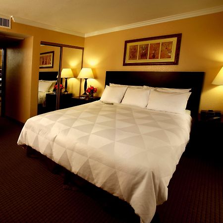 Buena Park Grand Hotel & Suites Oda fotoğraf