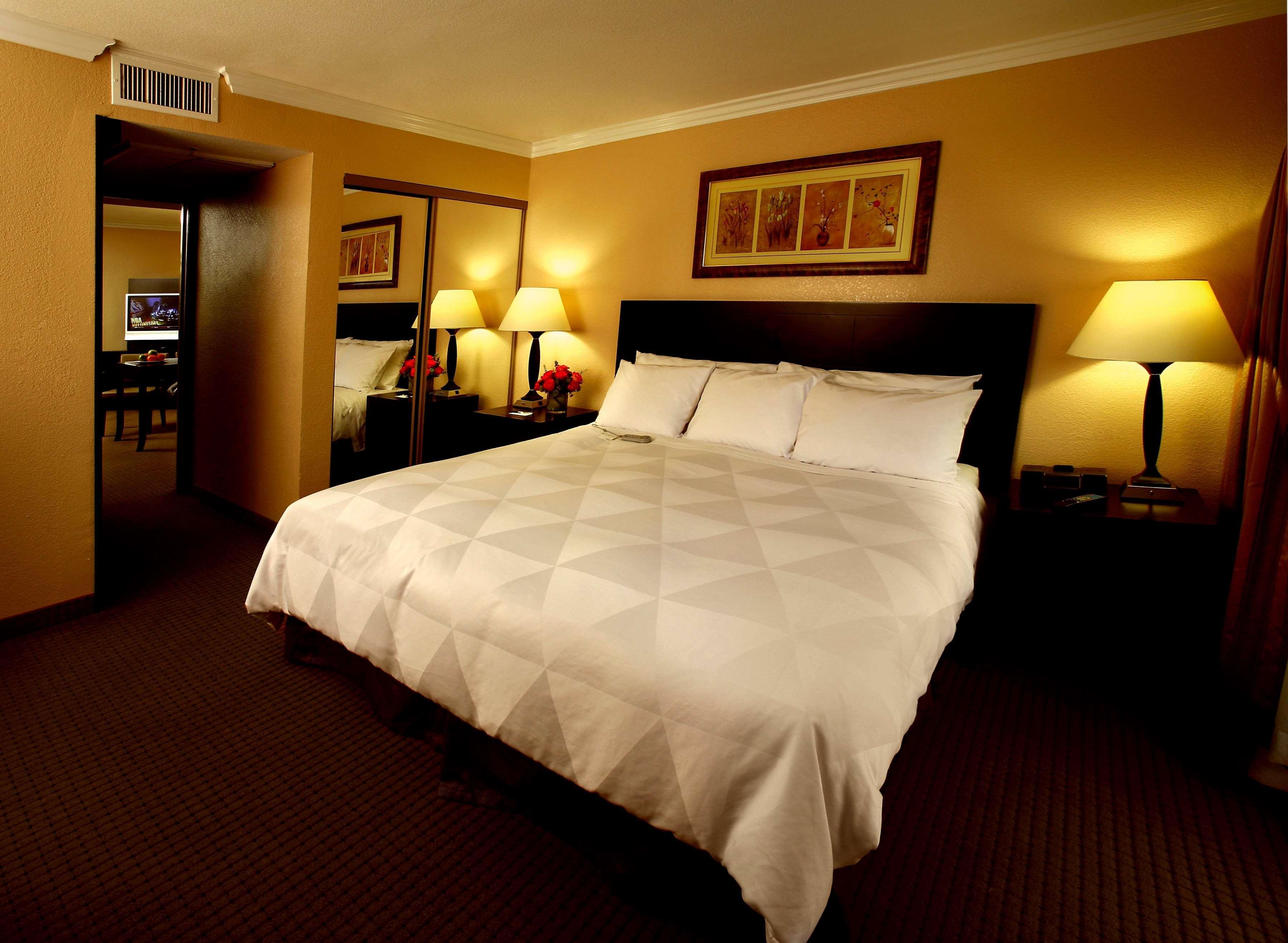 Buena Park Grand Hotel & Suites Oda fotoğraf